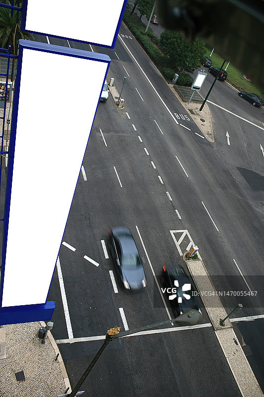 从上方看到的竖版空白广告牌图片素材