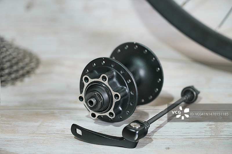 自行车后花鼓维修图片素材