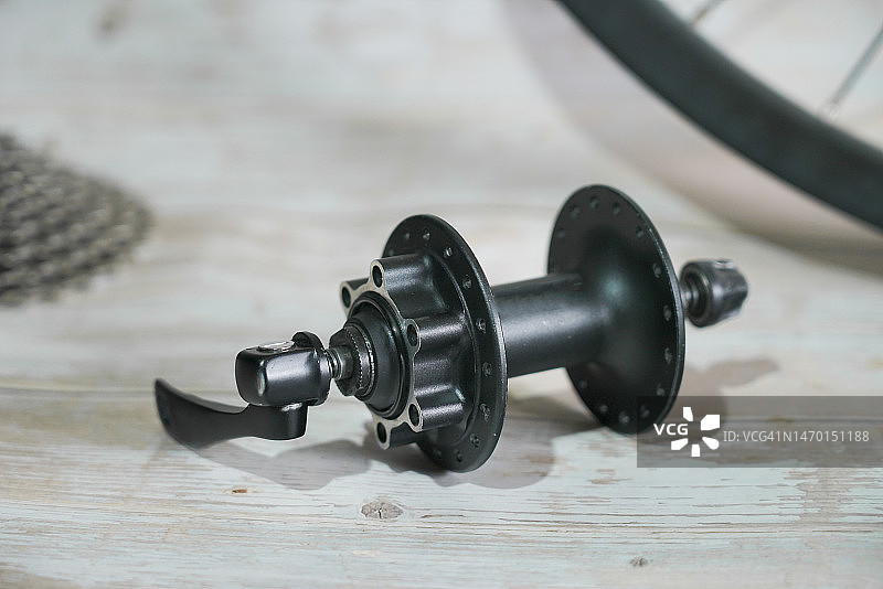 自行车后花鼓维修图片素材