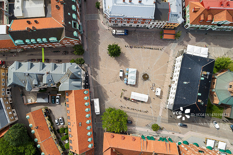 城市中心广场的老城区鸟瞰图图片素材