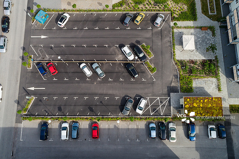 住宅区停车场鸟瞰图图片素材