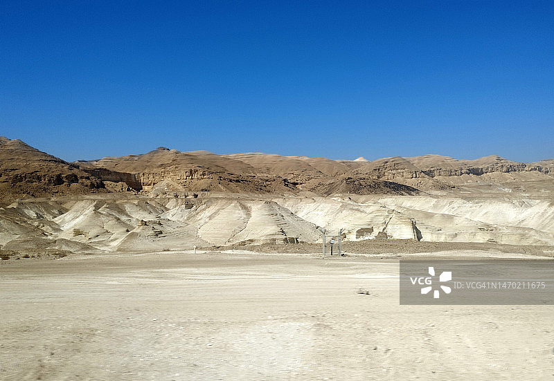 死海裂谷的盐渍沉积物图片素材
