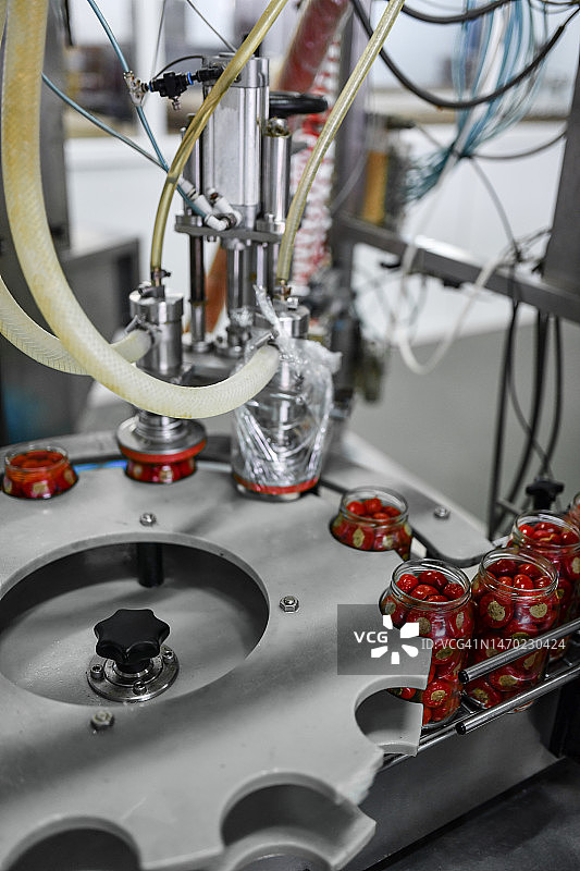 机器自动封盖生产线图片素材