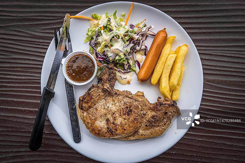 印度尼西亚的盘装食物俯视图图片素材