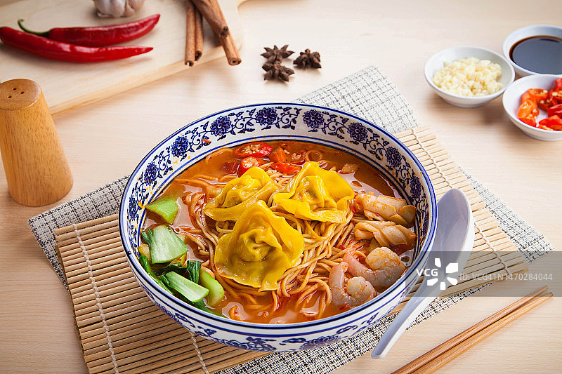 来自日本、雅加达、印度尼西亚的乌冬面照片图片素材