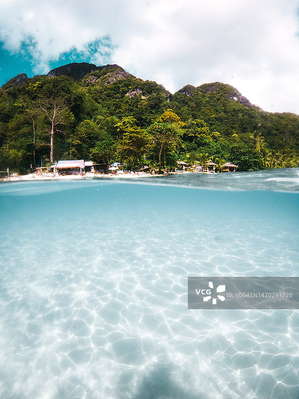 印度尼西亚南苏拉威西省塔纳托拉查县海天景色图片素材