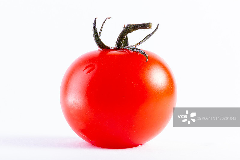 白色背景下的番茄特写图片素材