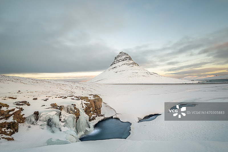 冰岛教堂山雪山风景图片素材