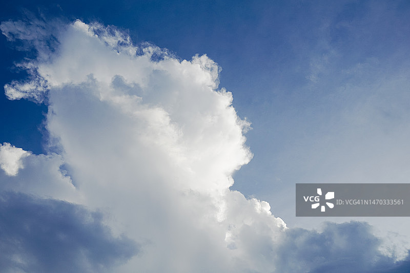 龙目岛西努沙登加拉的晴空稻田景色，印度尼西亚图片素材