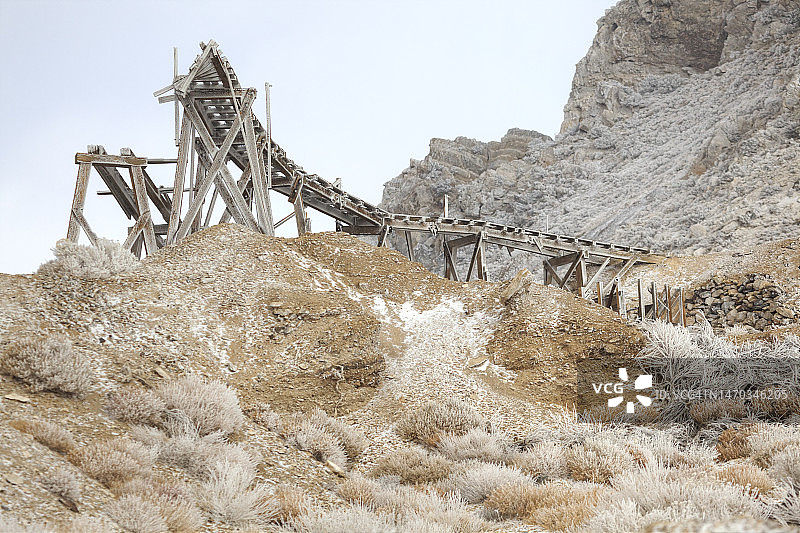 矿山中的矿石栈桥遗址图片素材