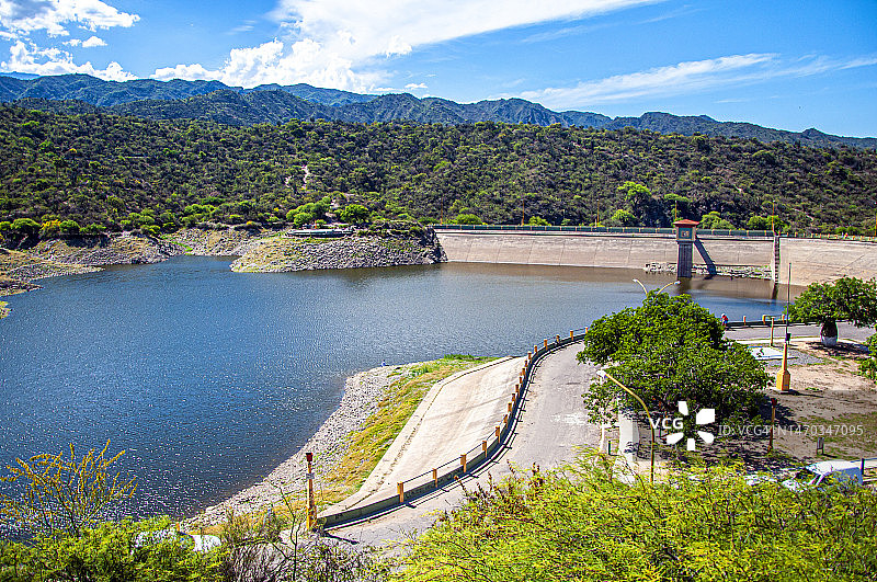胡梅尔堤坝，卡塔马卡，阿根廷。水坝和自然景观全景图片素材