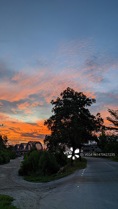 下午公路弯道图片素材