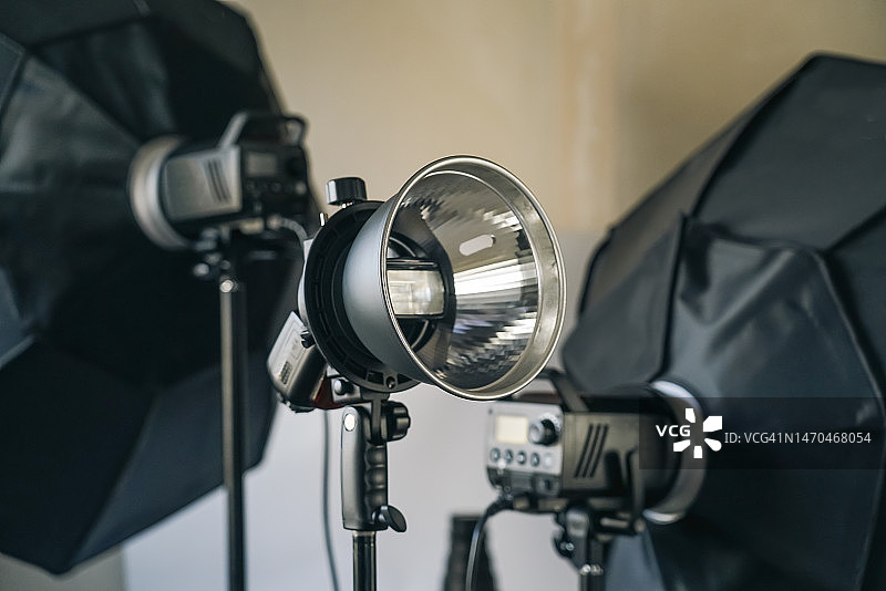 带反光板的相机闪光灯架图片素材