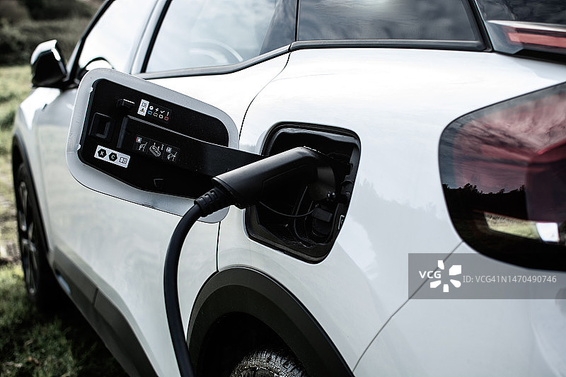电动汽车充电特写图片素材
