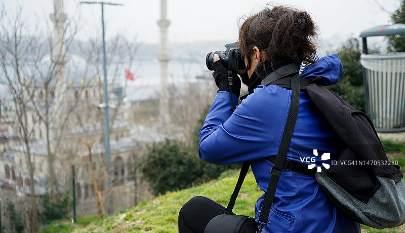 摄影师遮挡相机肖像图片素材