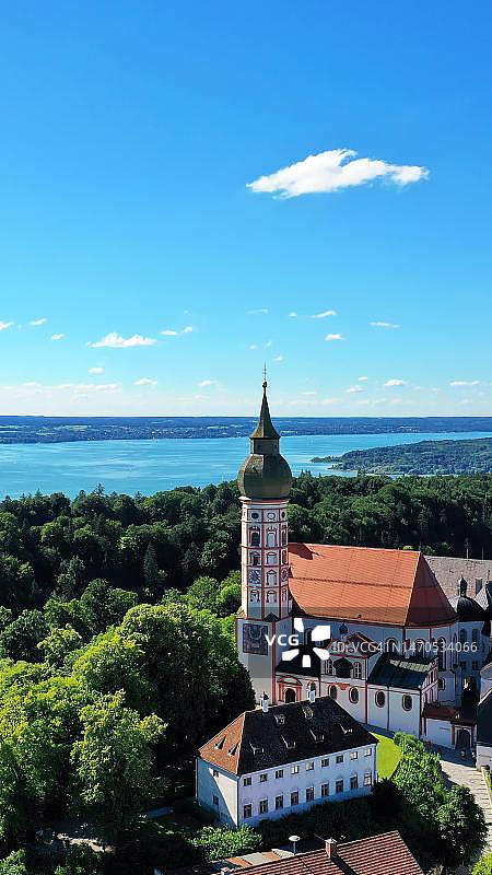德国安德克斯修道院与阿默湖背景航拍景色图片素材