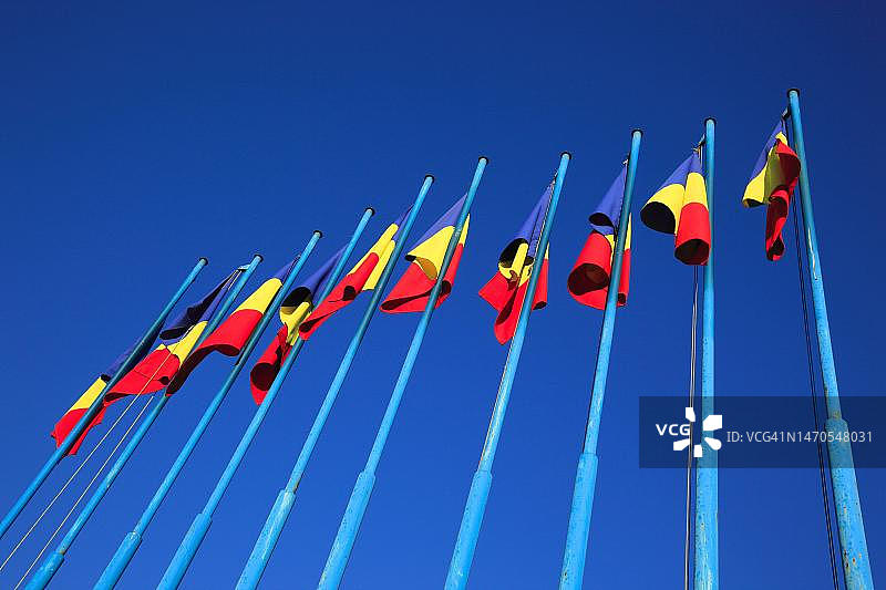 罗马尼亚国旗，拍摄于罗马尼亚克卢日-特兰西瓦尼亚图片素材