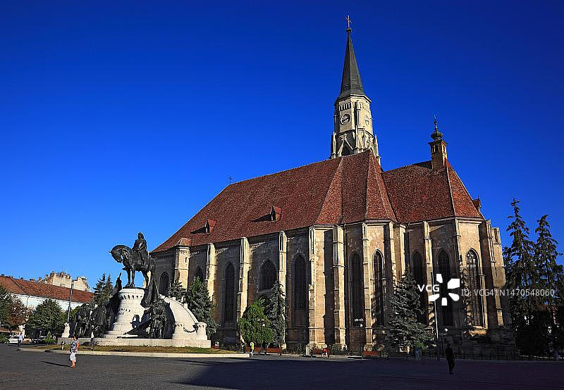 克卢日-纳波卡的马蒂亚斯·科维努斯雕像和克劳森堡米迦勒教堂图片素材
