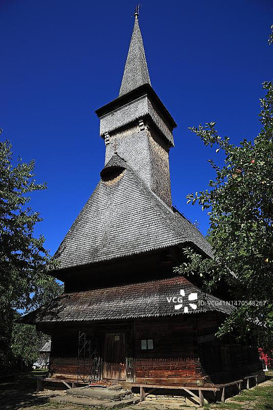 罗马尼亚马拉穆列什的木制教堂Cuvioasa Paraschiva，建于1770年，是联合国教科文组织世界遗产图片素材