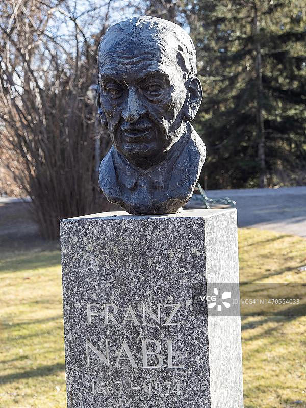 奥地利格拉茨市公园的作家弗朗茨·纳布尔纪念碑图片素材