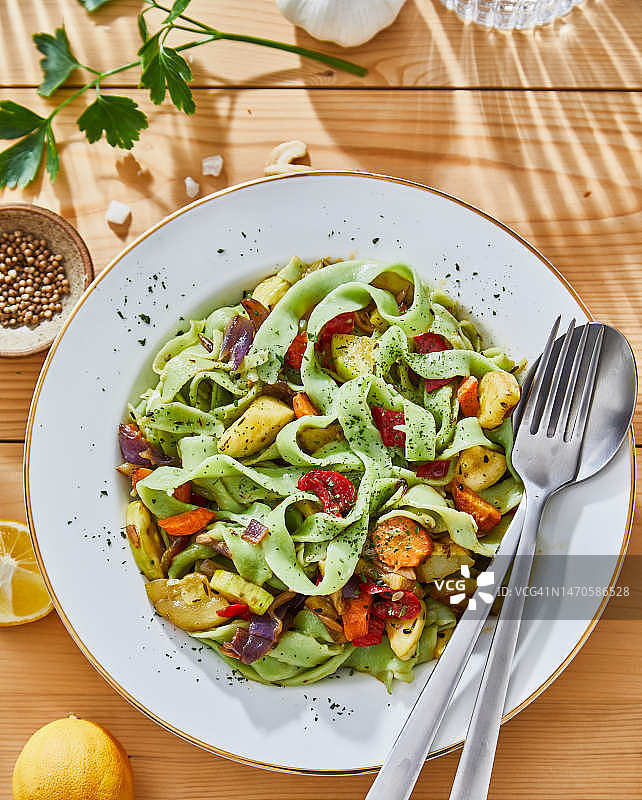 健康的纯素意面图片素材