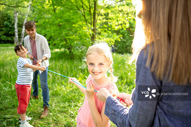 幸福的家庭亲子照图片素材
