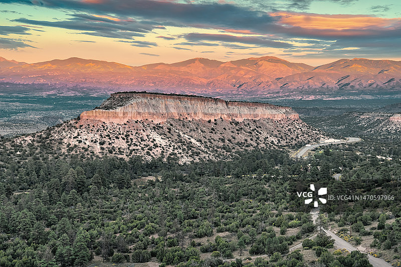 美国新墨西哥州帕哈里托高原桑格雷德克里斯托山脉风景图片素材