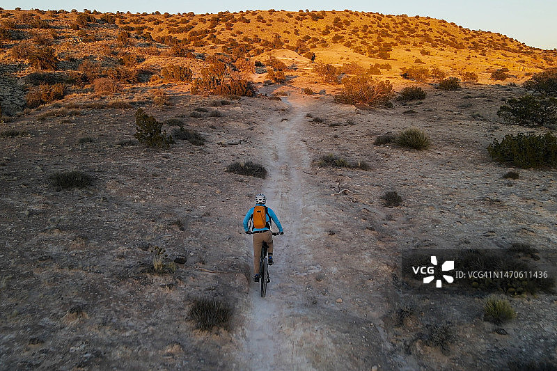 山地自行车探险之旅图片素材