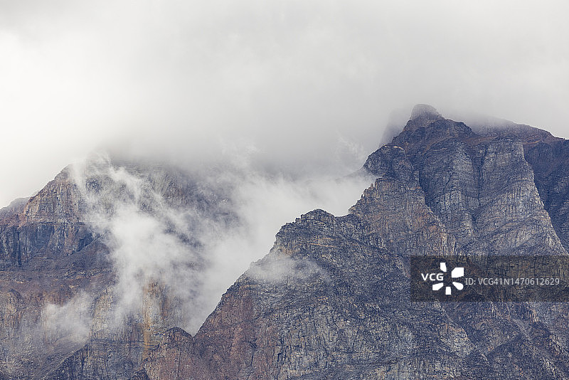 格陵兰岛山坡上的云层图片素材