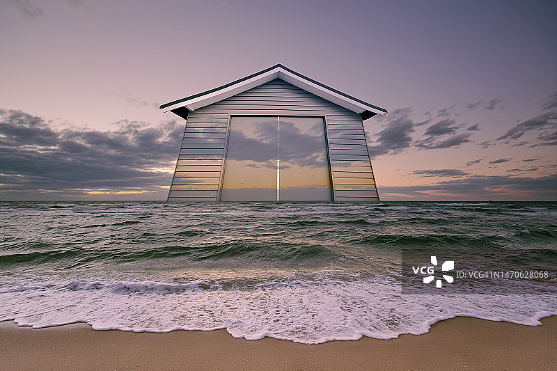 海滩上的沐浴小屋图片素材