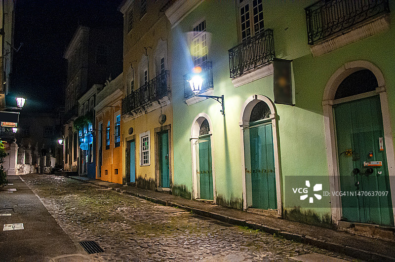 巴西萨尔瓦多·德·巴伊亚的街道夜景图片素材