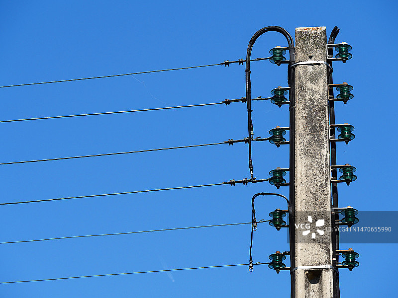 法国电线杆及电缆绝缘体细节图片素材