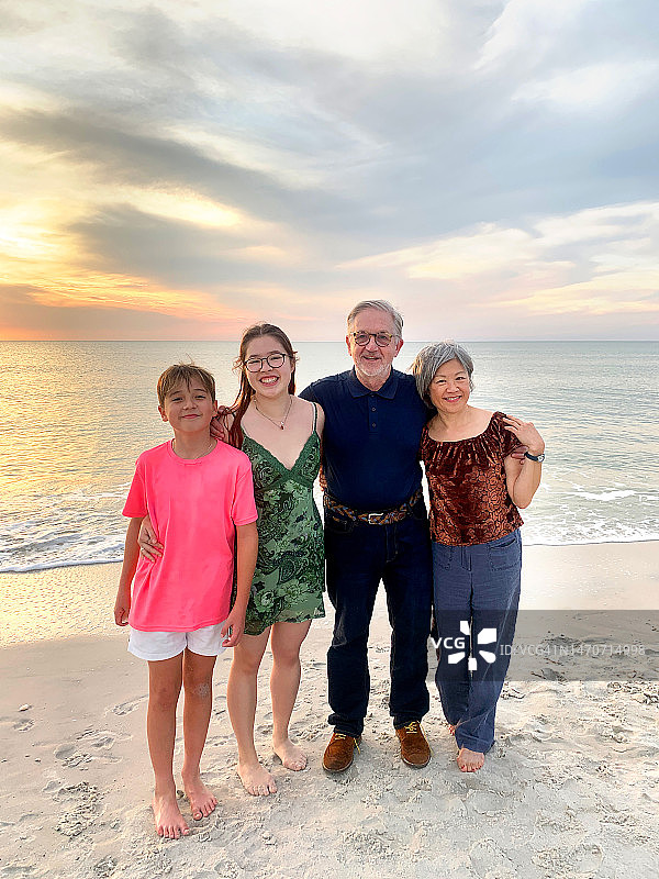 幸福家庭度假图片素材