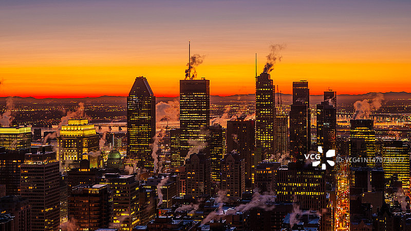 加拿大魁北克省蒙特利尔日出时分的城市景观图片素材