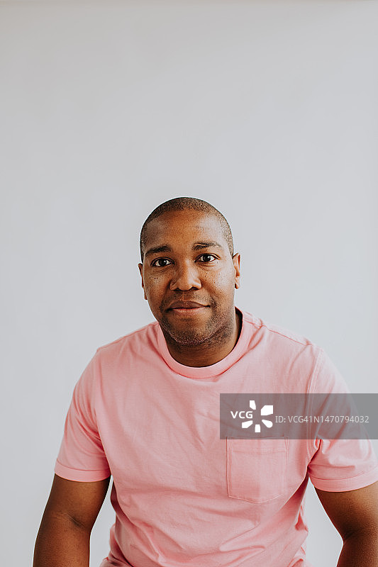 中年的黑人男人肖像图片素材