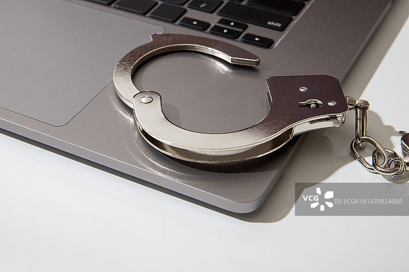 手铐和电脑图片素材