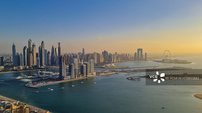从棕榈岛观景台看到的迪拜之眼图片素材