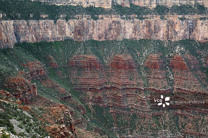 大峡谷悬崖上的岩层图片素材