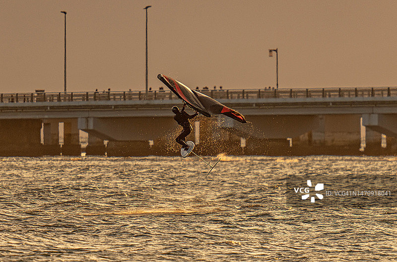 日本神奈川的日落海滩图片素材