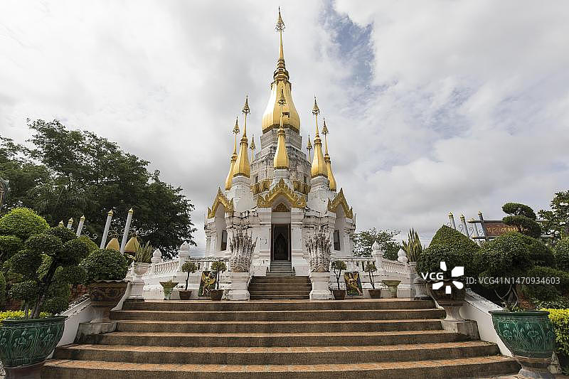 孔敬占湄公河附近的窟哈沙万寺，泰国依善地区图片素材