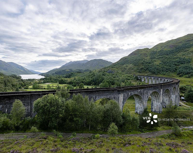 苏格兰格伦芬南高架桥与雅各宾特快哈利波特列车图片素材
