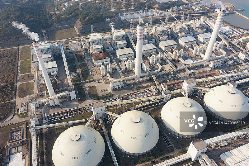 大型火力发电厂的鸟瞰图图片素材