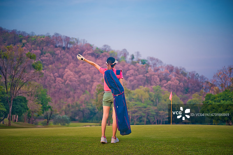 女高尔夫球运动员图片素材