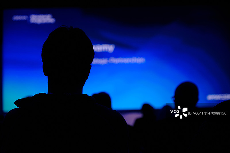 公司展会期间身份不明的人图片素材