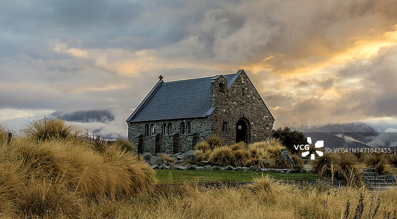 特卡波湖多云日出图片素材