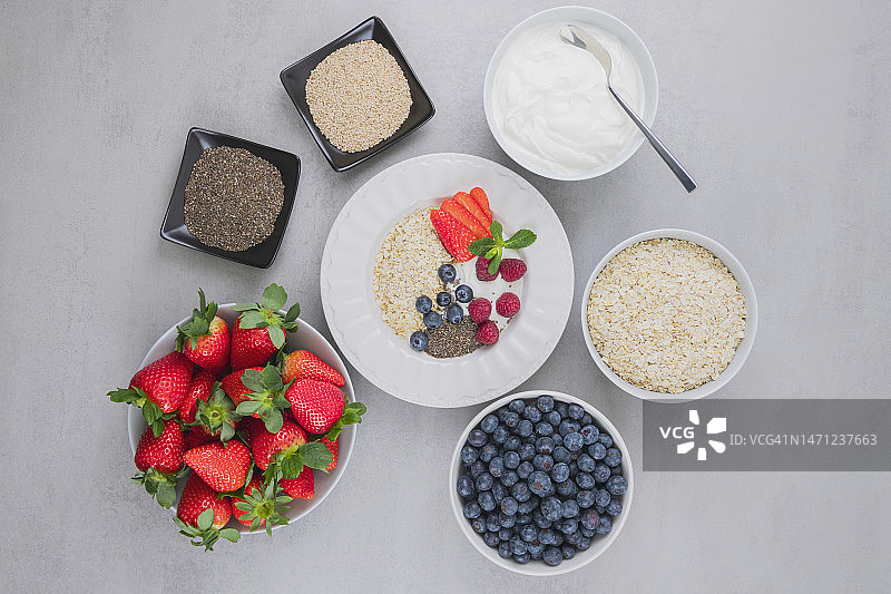 食材丰富的健康早餐图片素材