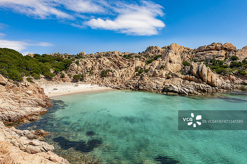 撒丁岛卡普雷拉岛科蒂奇奥海湾图片素材