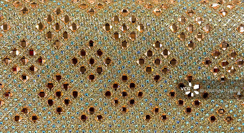 带有金色珠子的复杂珠饰图片素材