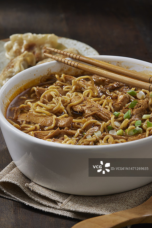 鸡腿啤酒拉面图片素材