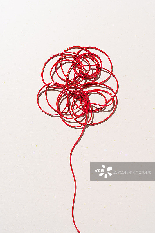 红色绳索缠绕结图片素材